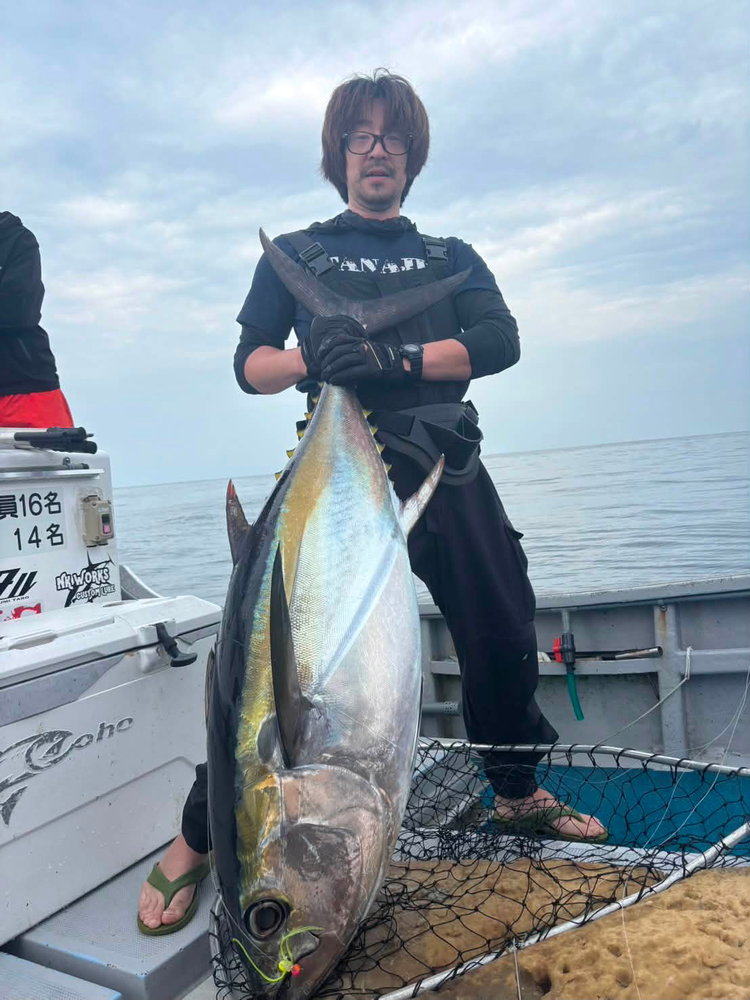 三重県鳥羽市のJerk忠丸さんにて！ エビング あいや～タコカーリー二本付け フィッシングショーカラー AZU Pass…