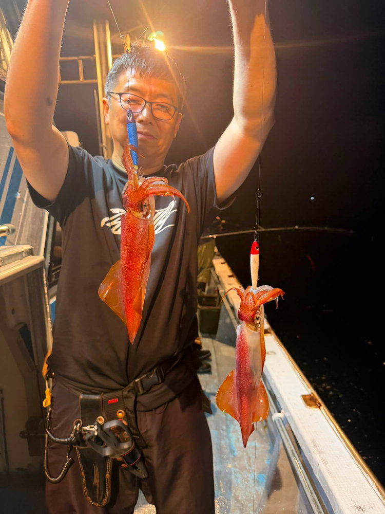 三重県大紀町錦の海音丸さんにて！ あいや〜スッテ あいや〜ドロッパー ケンサキイカ連発で２０杯オーバーの竿頭 胴長４０セ…